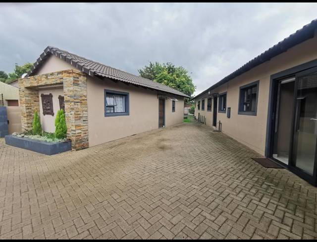 3 BEDROOM HOUSE FOR SALE IN GOLF PARK